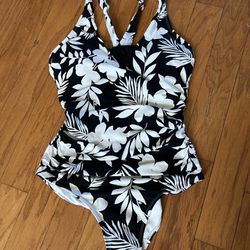 NWT Land’s End Women Swimsuits Size M