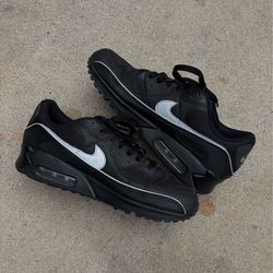 Air maxes size 9-9.5