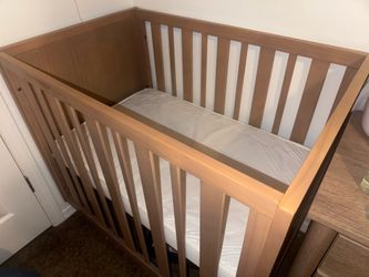 Mini crib & mattress