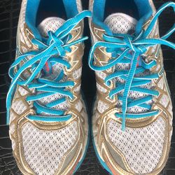 Woman’s Sneaker Size 6.5