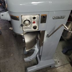 Hobart-Model D330 -Mixer Come With 3 Attachments And The Bowl 110v[USED]