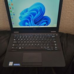 Dell Computer Ultra Book Great Condition I5-6th  Gen 
