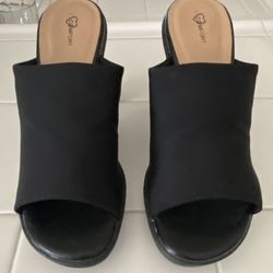 BLACK SLIP ON SHOES CHUNKY HEEL SIZE 7