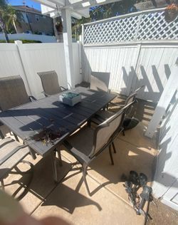 Table with 6 chairs
