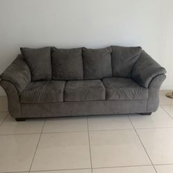 Gray Pullout Couch // Very Good Conditions 