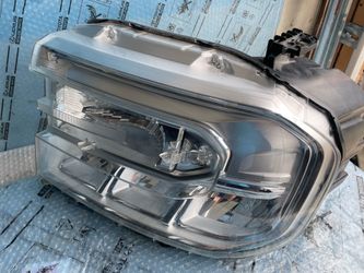 2022 Ford Maverik headlight used Oem