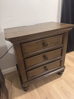 Veramond 28” 3 Drawer Charging Nightstand