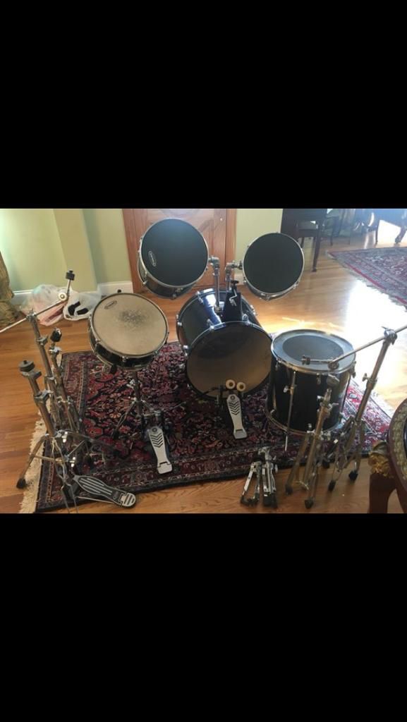 Beautiful Pearl 5 piece acoustic drum set