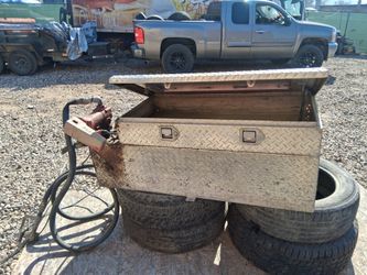 Diamond Plate Gas Tank With Pump And tool Box