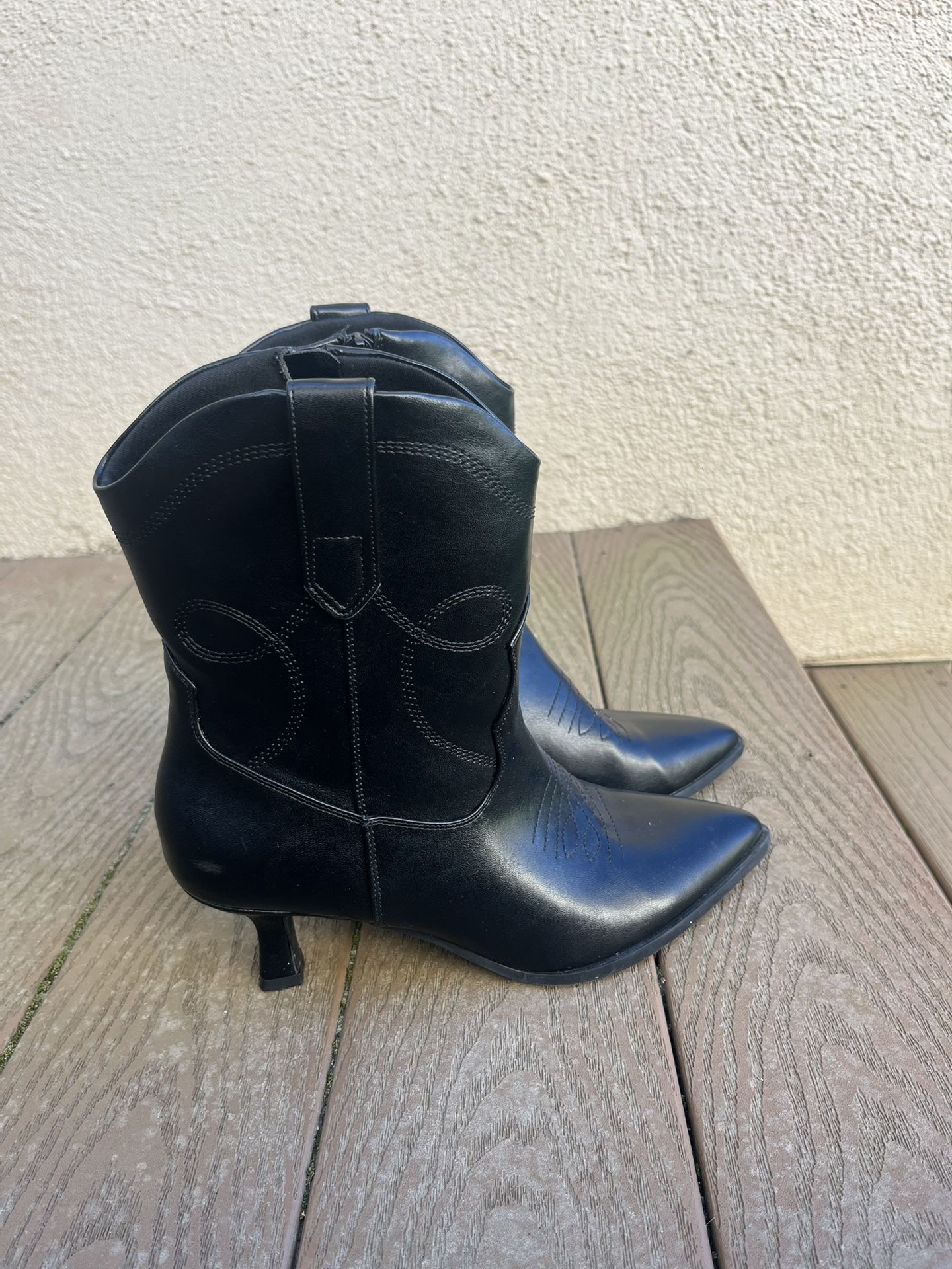 Universal Thread Women’s Boots