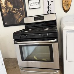 Frigidaire 4-Burner Gas Range 