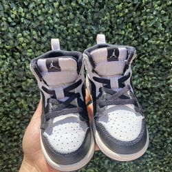 Jordan 1 Mid 