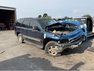 2004 CHEVY TAHOE IN FOR PARTS