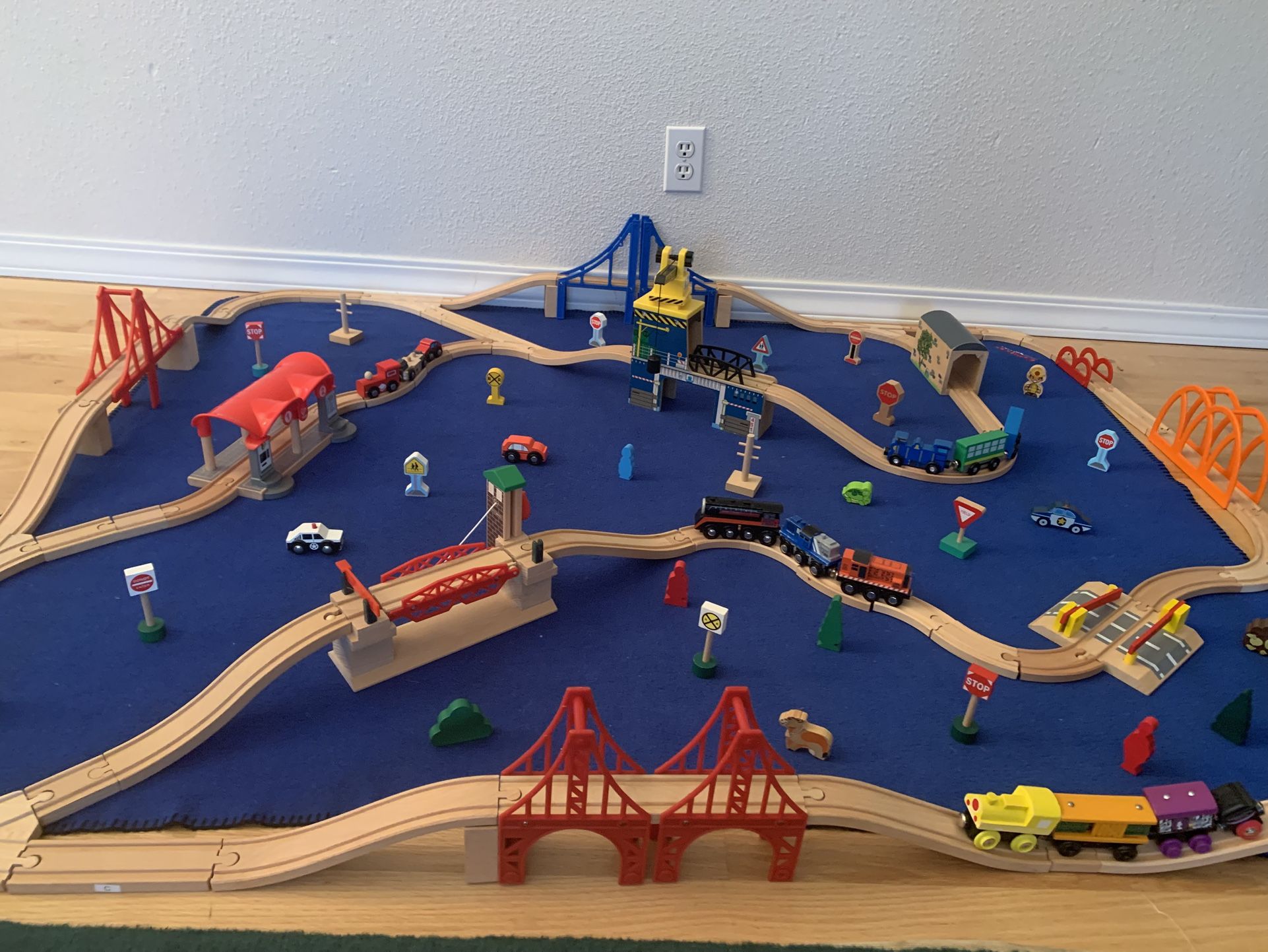 Wooden Train Set. 143 pieces.