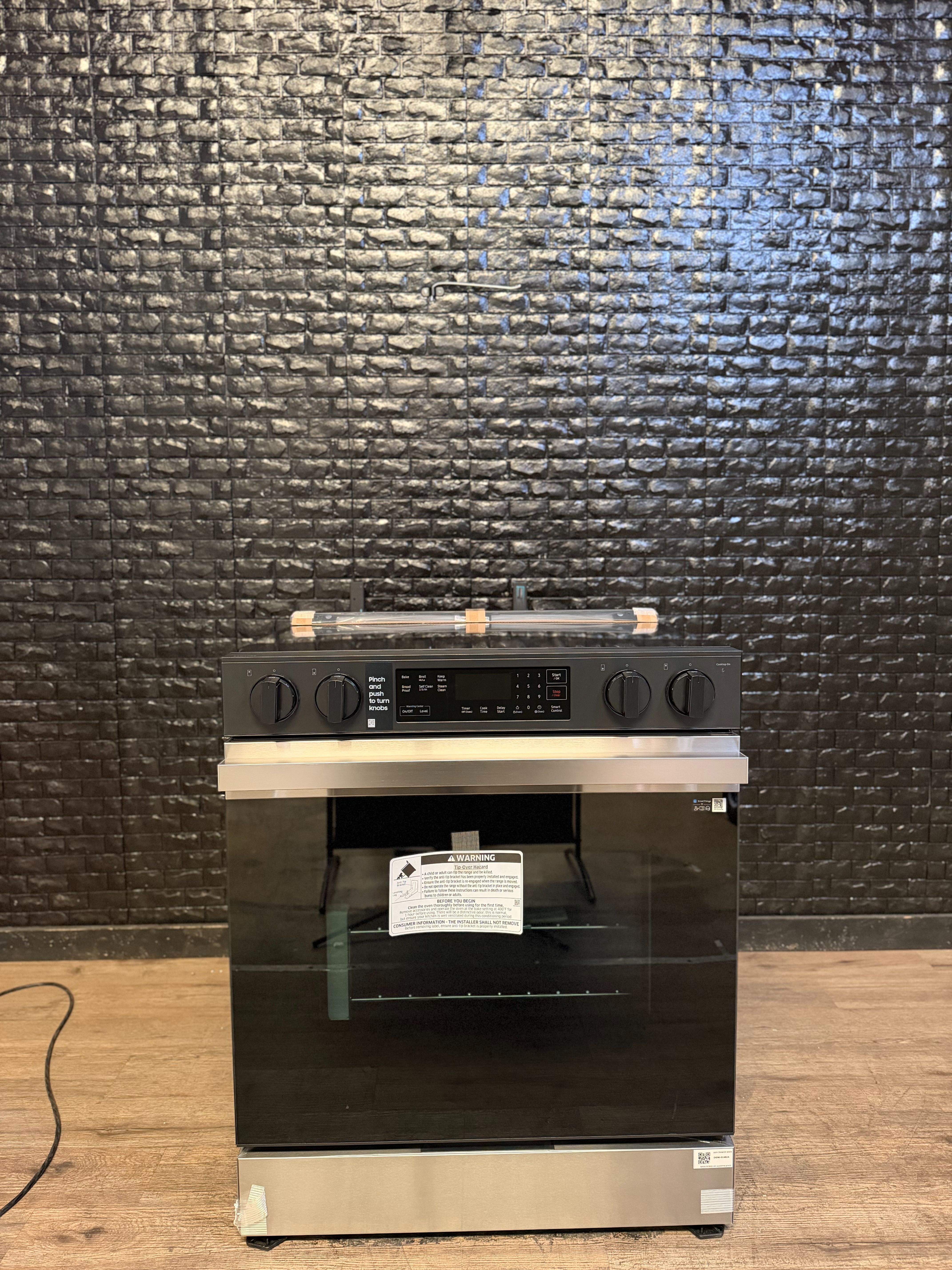 SAMSUNG ELECTRIC RANGE w/WARRANTY! R3395A