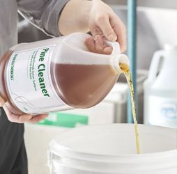 1 Gallon Advantage Chemicals Concentrated Pine Cleaner