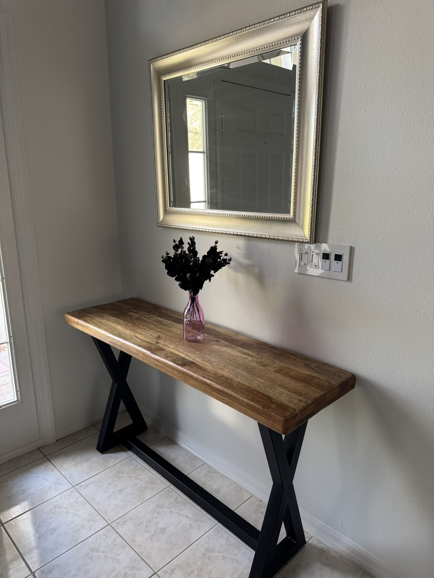 Table And Mirror Decore
