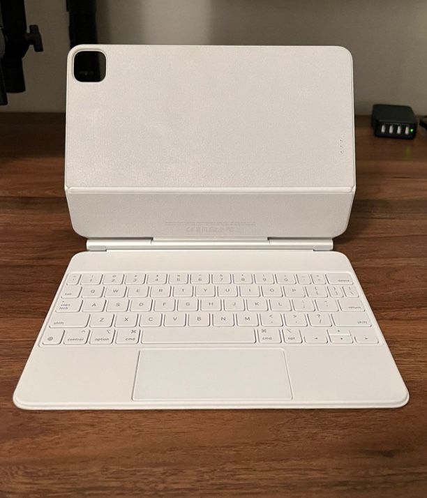 Apple Magic Keyboard - White 11in