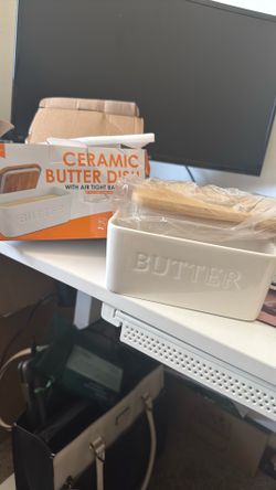 New never used butter dish $7 / Nuevo plato de mantequilla nunca usado 7 $