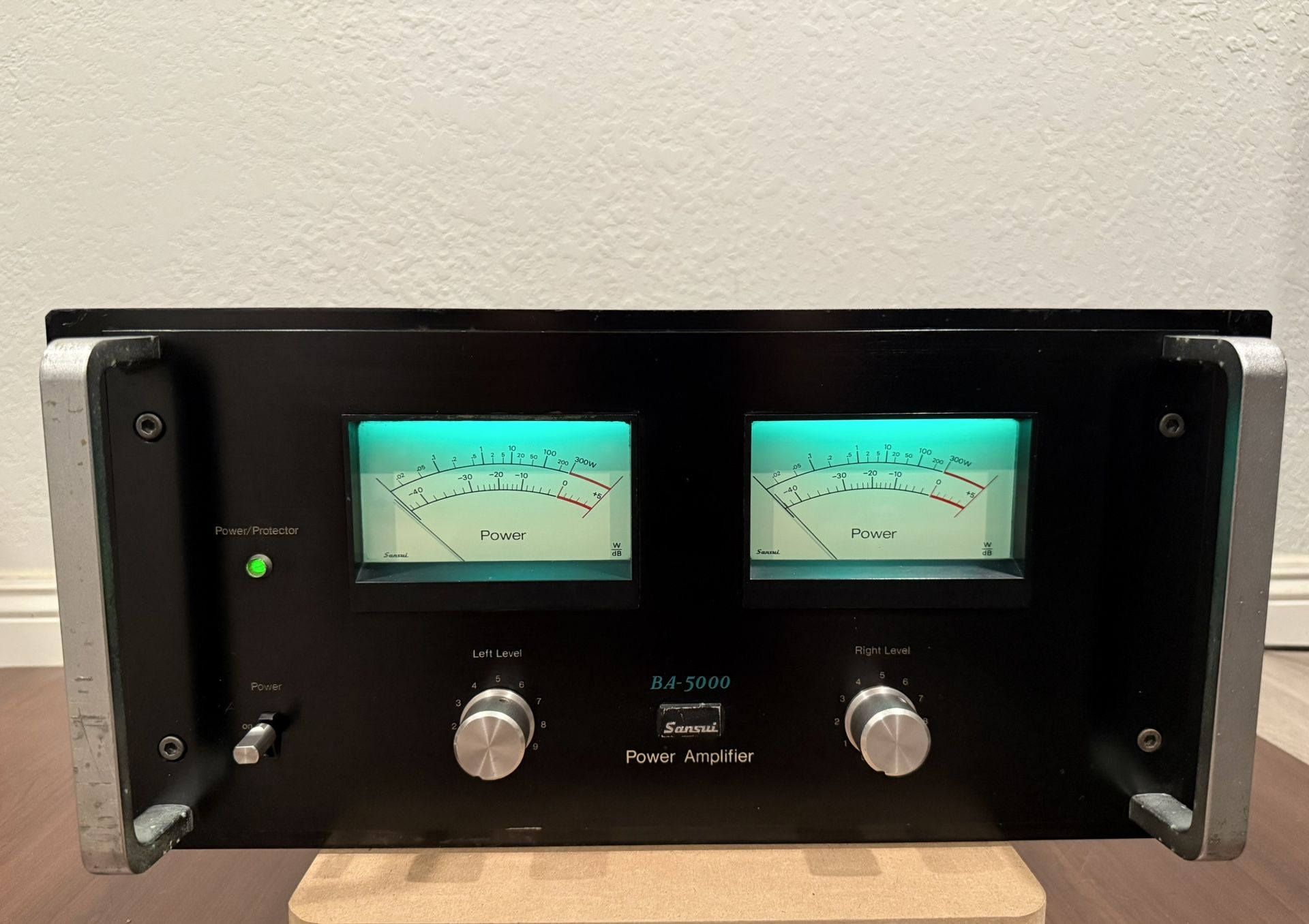 SANSUI BA-5000 Stereo Power Amplifier 300 Watts/Channel