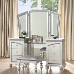 3 PCS Dulce II Collection platinum finish wood Vanity Set. On Sale Now 1279.00 Free Delivery 🚚 The Perfect Gift For The Holidays 