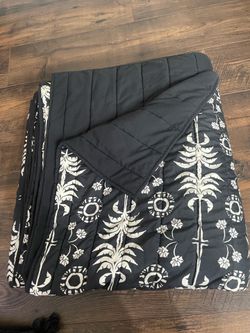 Black & White Comforter with Two Decorative Pillow Cases