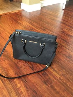 Michael kor purse $75