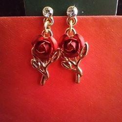 Lovely Rose Earrings Gold Tone Stems