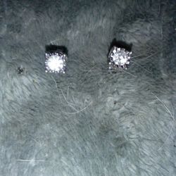 White Gold 10K Vs 1.3 Ct Diamond Earrings
