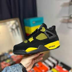 Air Jordan 4 Retro Thunder