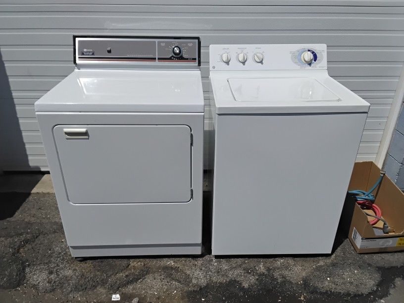 Nice White GE Washer & Maytag Electric Dryer Set Very Clean And Like New.