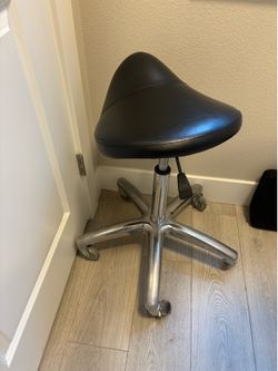 Free Salon Stylist  Chair