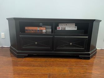 Corner entertainment console