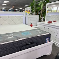 Gorgeous White 5pc Bedroom Furniture Set With LED Lighting Available Now $699