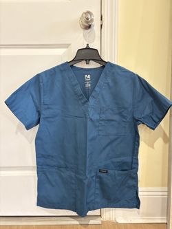 FREE Scrub Top Size Small