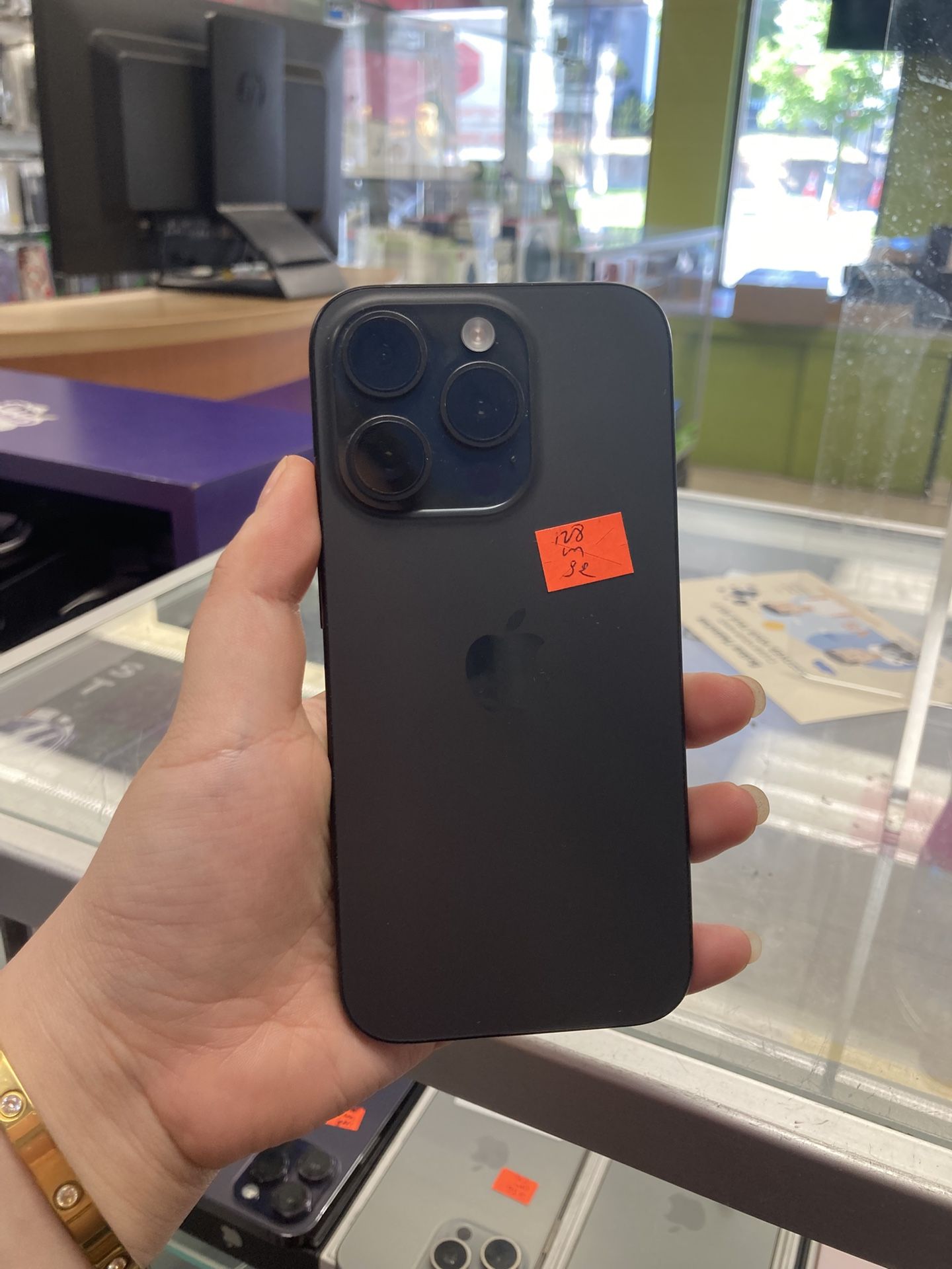 Factory Unlocked Iphone 15 Pro 128 gb comes with store warranty