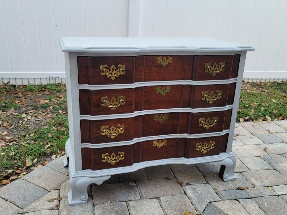 Beautiful 4-Drawer Dresser