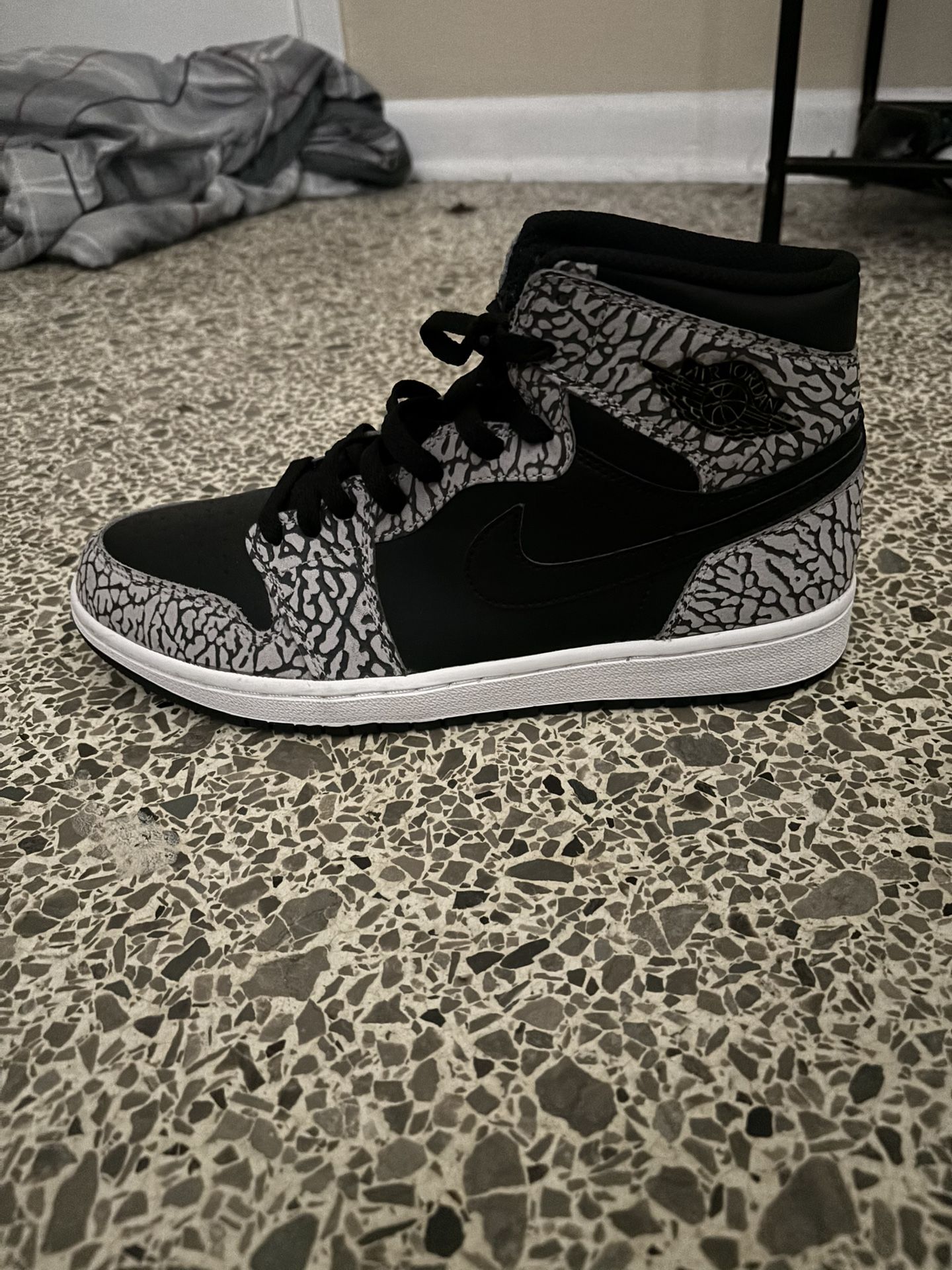 2016 Air Jordan 1 Retro High 'Black Elephant'