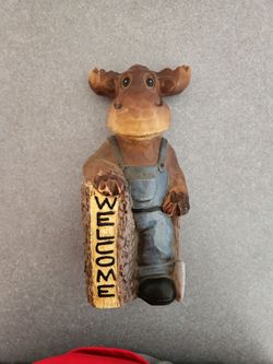 9-in moose welcome resin statue