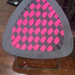 Pink & Gray Foldable Bungee Chair. Very Good Condition 