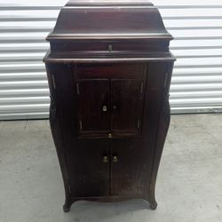 Victrola VV-XVI (1917–1918) – Museum-Grade Antique – As-Is – Appointment Required