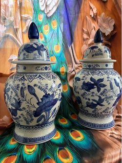 Pair of Blue & White Decorative Ginger Jars with Lids Chinese style
