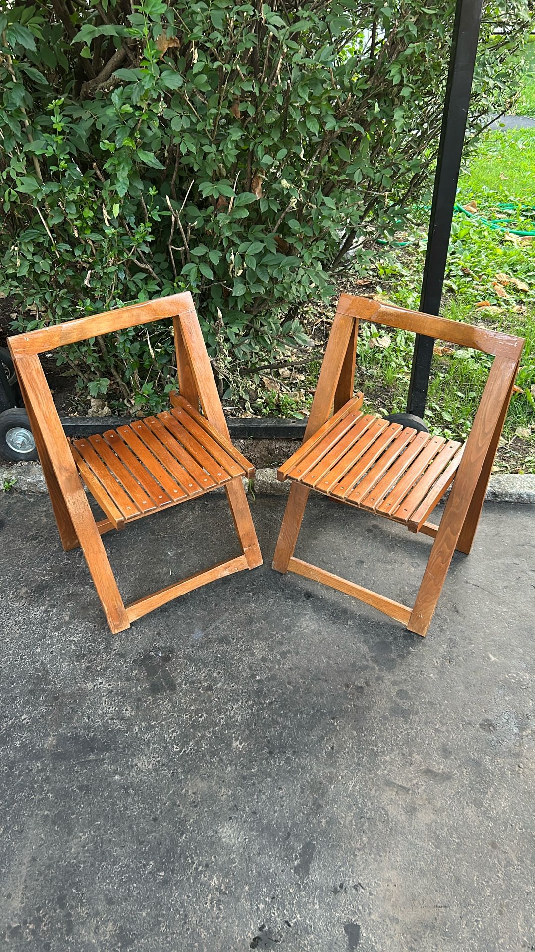 Foldable wooden chairs
