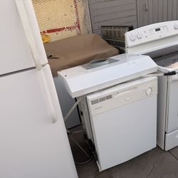 Appliances Fridge, Stove, Dishwasher 
