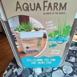 New In Box 3 Gallon Self Cleaning Fish Tank 