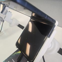 Motorola RAZR 2025 HALF OFF