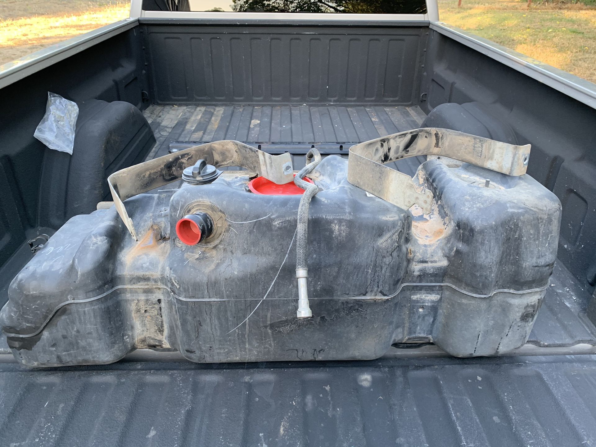 GM OEM 6.6L 6’.5 BED FUEL TANK 26gls