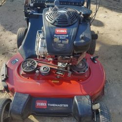 Toro TIMEMASTER 30 INCH SELF PROPELLED Lawnmower With Bag/ Cortadora TIME MASTER DE 30 Pulgadas Con Bolsa Y  De Transmission 