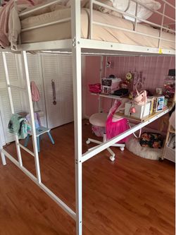 2 /bunk beds / full size / desk underneath