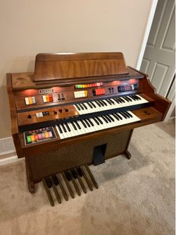 *FREE * Electric organ * NEED OUT ASAP